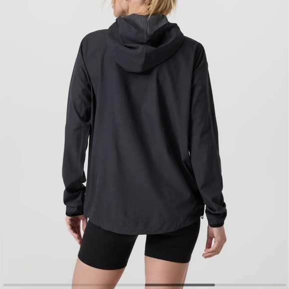 Vuori Womens Outdoor Trainer Shell - Picture 2 of 4